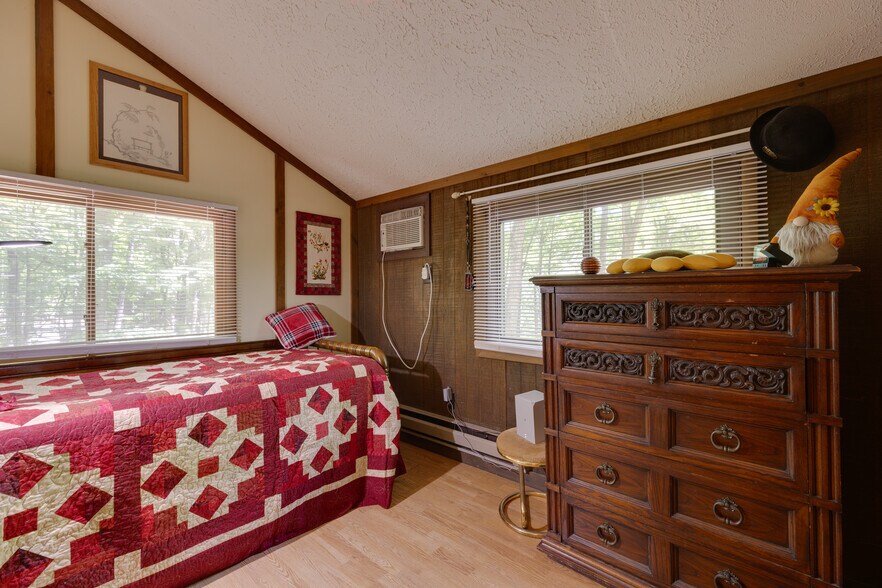 More Photos Of 11 Mountainside Dr, Berkeley Springs Specialty For Sale