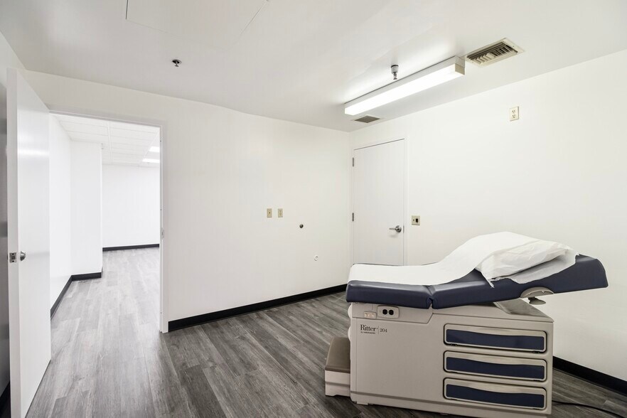 More Photos Of 9041 Magnolia Ave, Riverside Medical For Sale