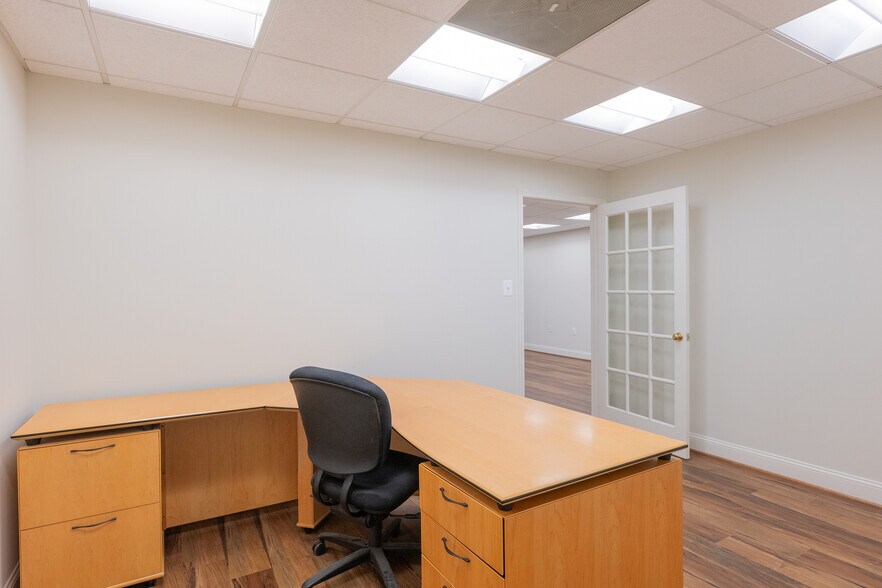 More Photos Of 10470-10476 Armstrong St, Fairfax Medical For Sale