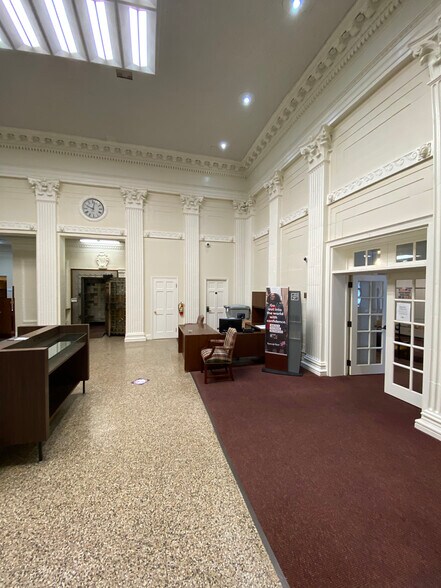 More Photos Of 305-307 E Main St, Front Royal Office For Sale