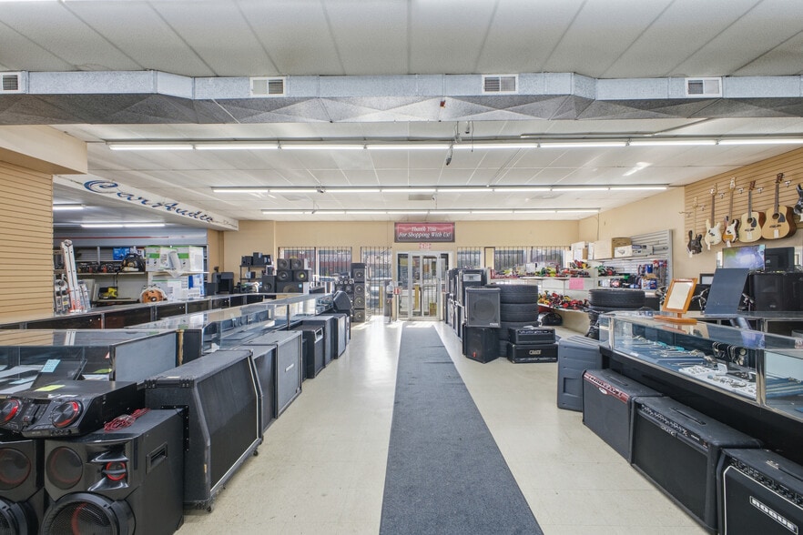 More Photos Of 3210 E Main St, Columbus Freestanding For Sale