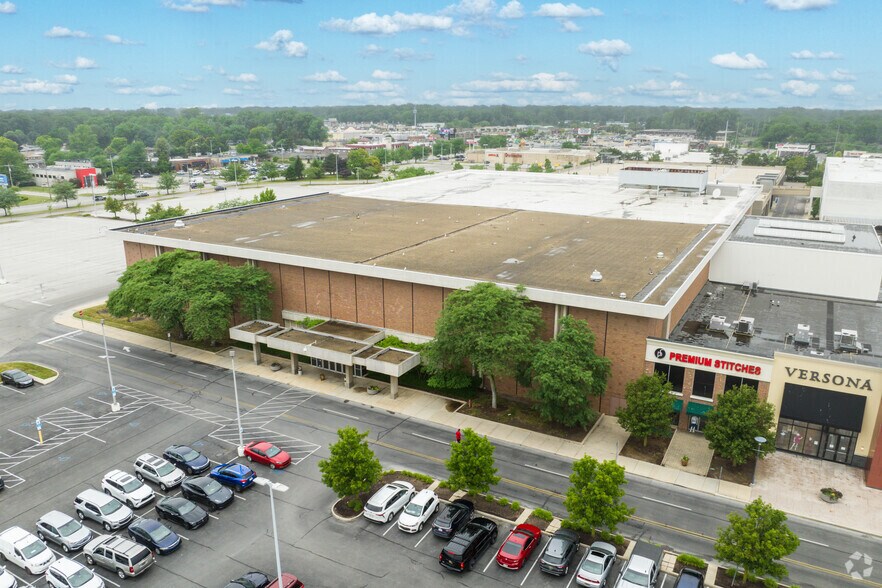 More Photos Of 5001 Monroe St, Toledo Department Store For Sale