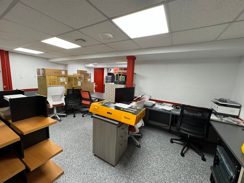 More Photos Of 121 S State St, Belvidere Flex For Sale