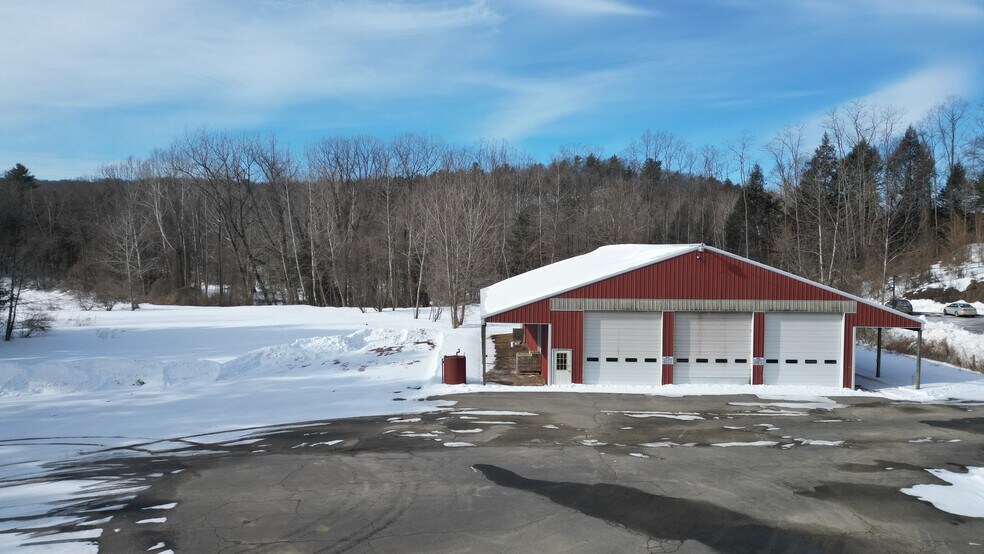 More Photos Of 524 Main St S, Woodbury Garden Center For Lease