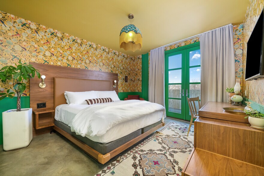 More Photos Of 1123 E 11th St, Austin Hotel For Sale