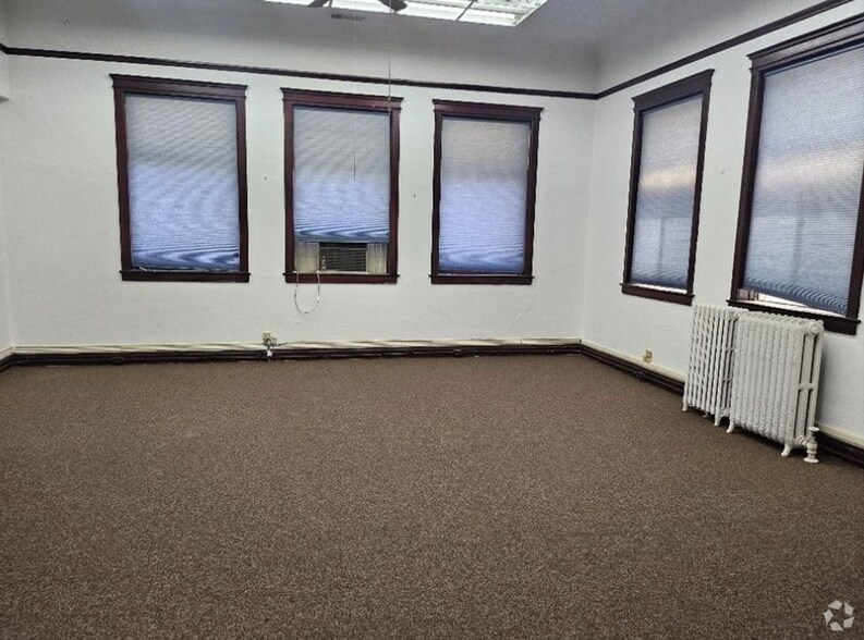 More Photos Of 618 4th St, Corning Office For Sale