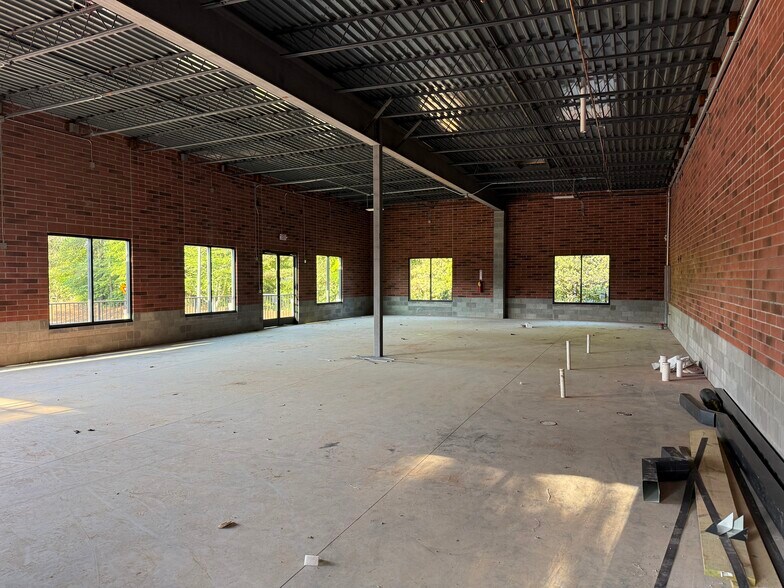 More Photos Of 11281 Highway 92, Woodstock General Retail For Lease