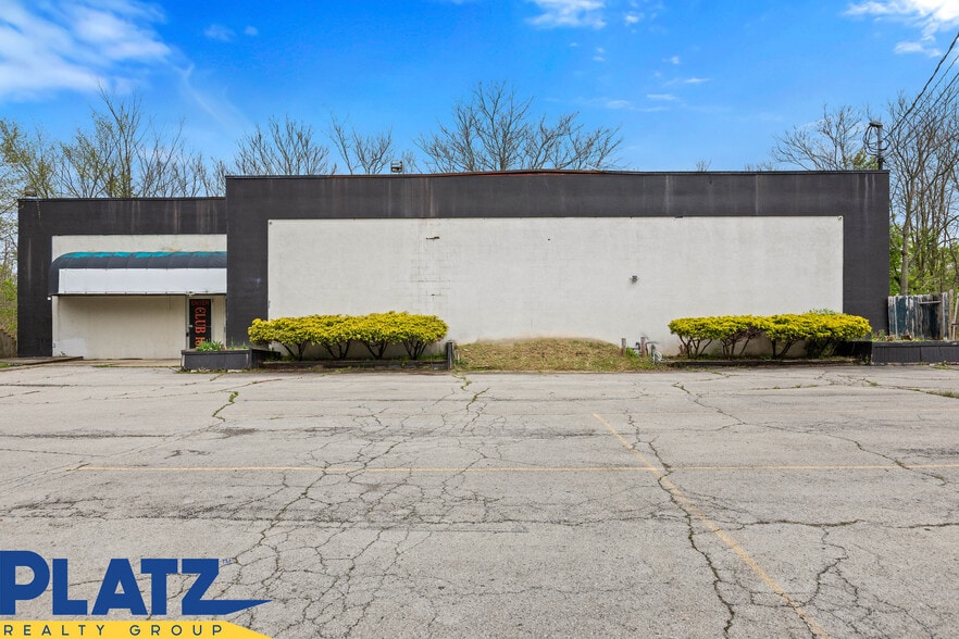 More Photos Of 169 S Four Mile Run Rd, Austintown Bar For Sale