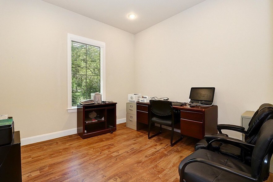 More Photos Of 8122 Whisper Oak, San Antonio Office For Sale