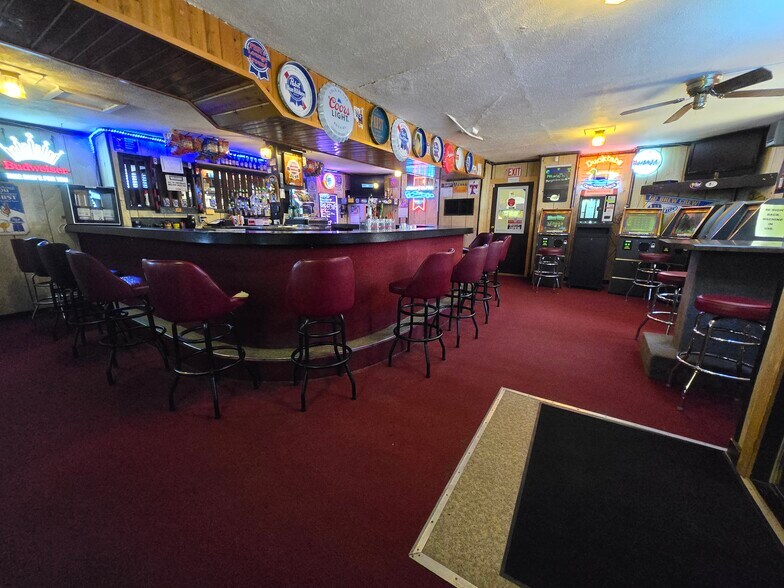 More Photos Of 137 S Main St, Medford Bar For Sale
