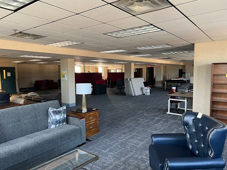 More Photos Of 136 Center St, Old Town Office For Sale