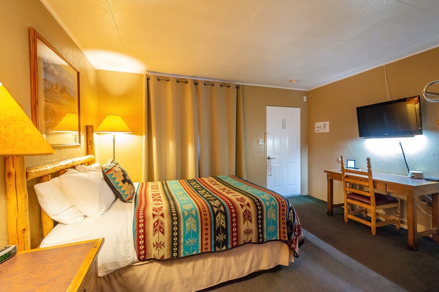 More Photos Of 627 Sudderth Dr, Ruidoso Hotel For Sale