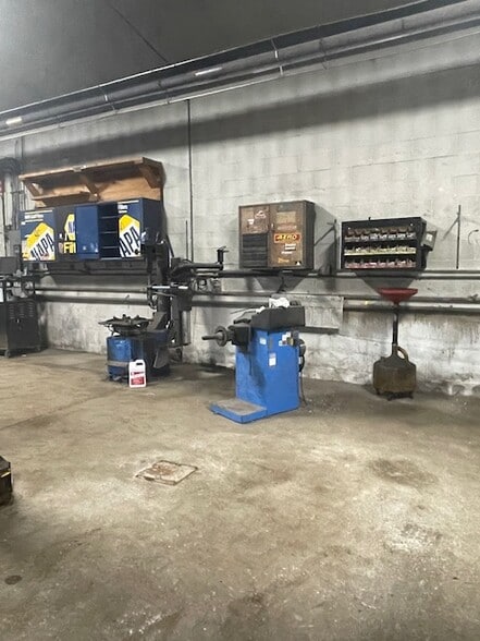 More Photos Of 524 Hinman Ave, Buffalo Service Station For Sale