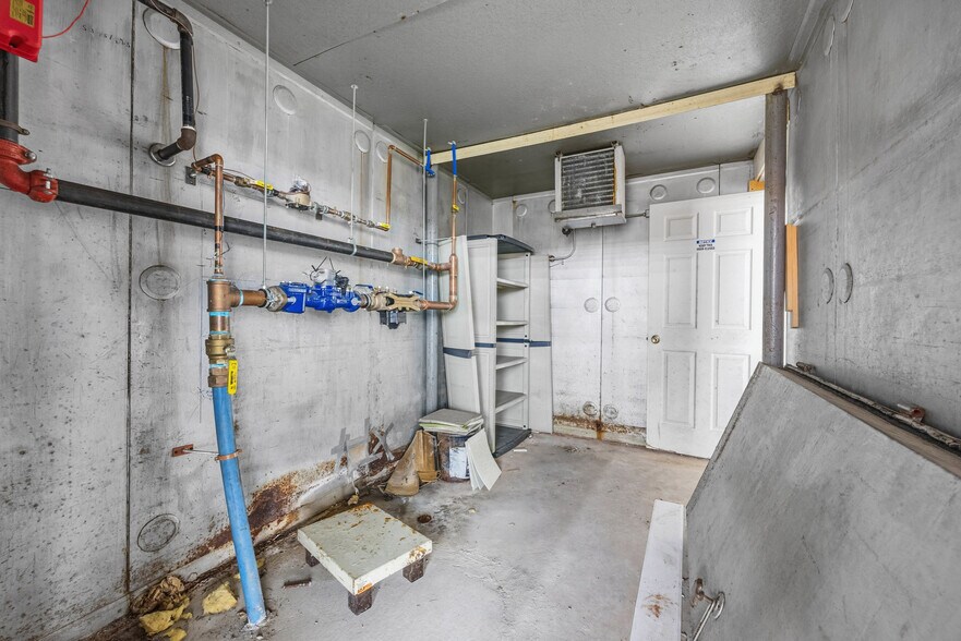 More Photos Of 3 Geddes Street Ext, Holley Supermarket For Sale