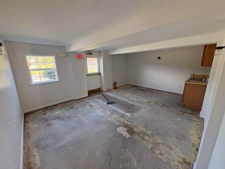 More Photos Of 32191 Nassau Rd, Lewes Freestanding For Lease