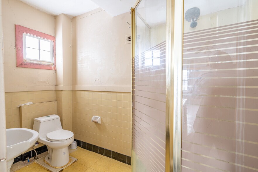 More Photos Of 392 Lyell Ave, Rochester Bar For Sale
