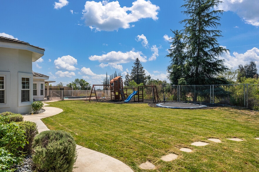 More Photos Of 12908 South Ln, Redlands Healthcare For Sale