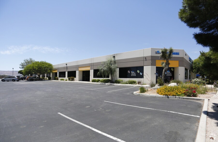 More Photos Of 654 Rancho Vista Blvd, Palmdale Manufacturing For Lease