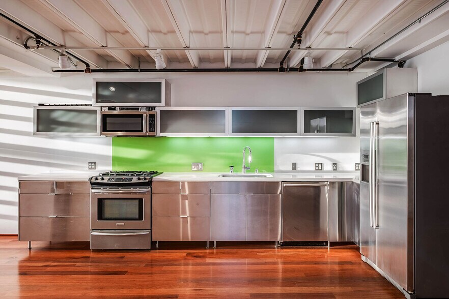 More Photos Of 1850 Industrial St, Los Angeles Apartments For Lease