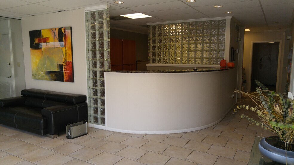 More Photos Of 329 Centre St, Dallas Office For Lease