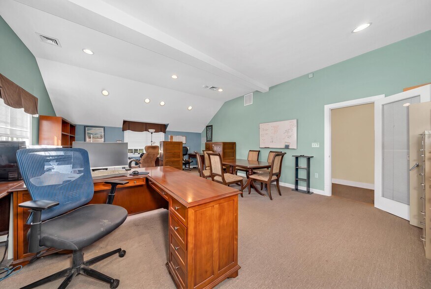 More Photos Of 58 Main St, Topsfield Office For Sale