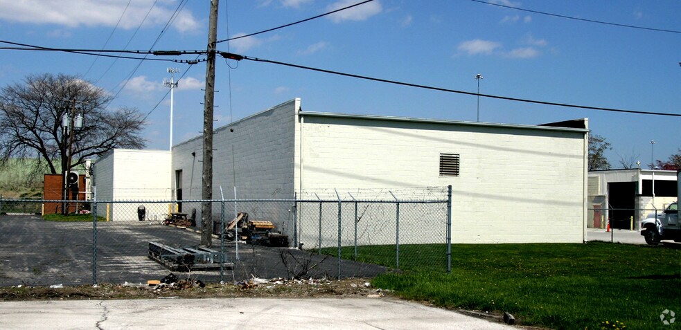 More Photos Of 1230 S Expressway Dr, Toledo Light Manufacturing For Lease