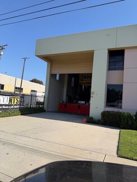 More Photos Of 20218-20220 S Hamilton Ave, Torrance Showroom For Lease