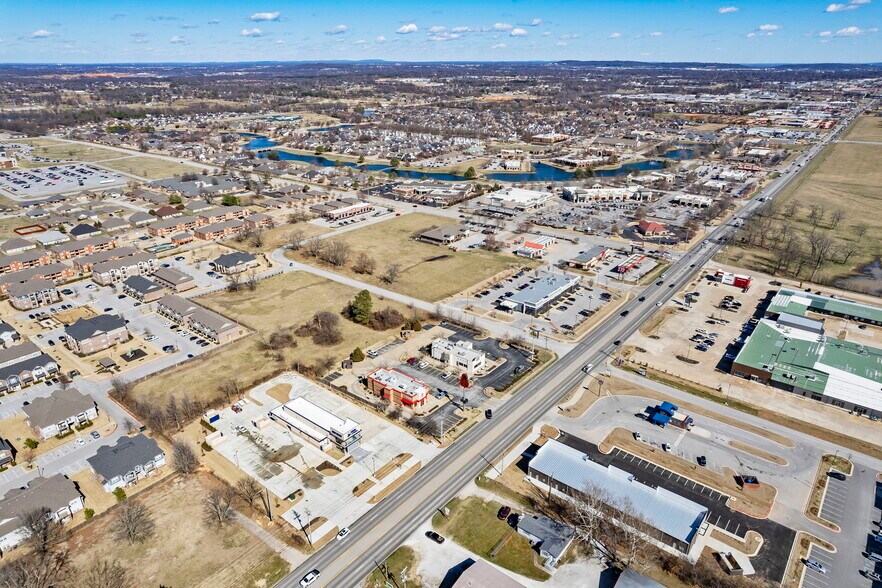 More Photos Of 7420 W Sunset Ave, Springdale Restaurant For Lease