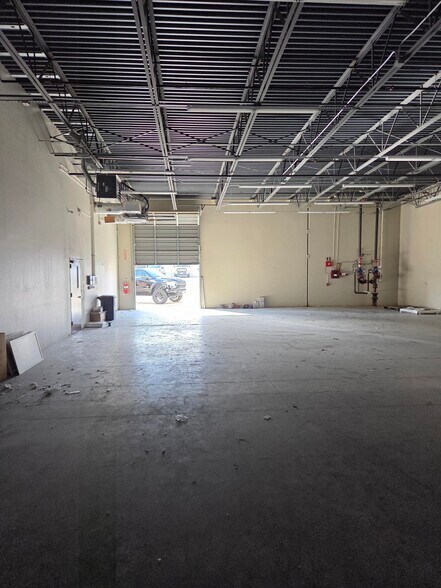 More Photos Of 3430 Alemeda St, Fort Worth Warehouse For Lease