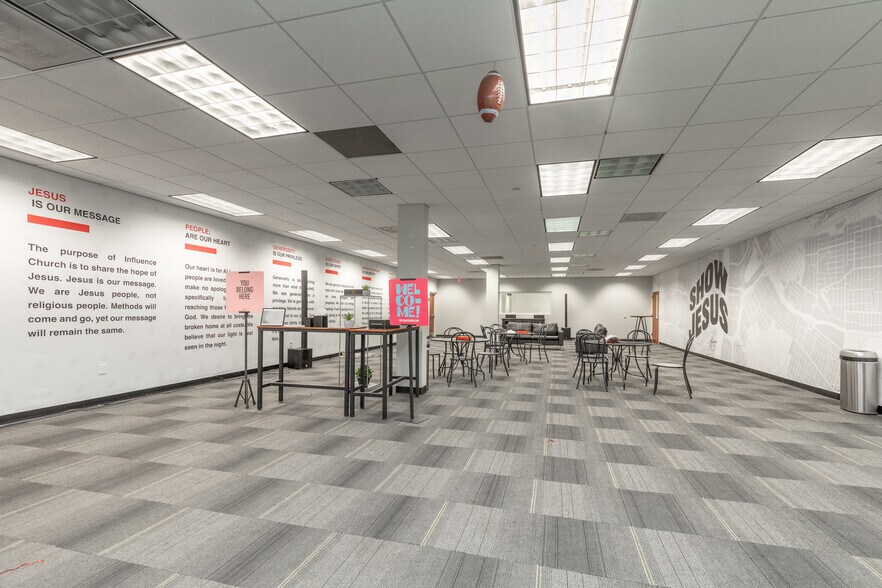 More Photos Of 2001-2085 Walton Rd, Saint Louis Flex For Sale