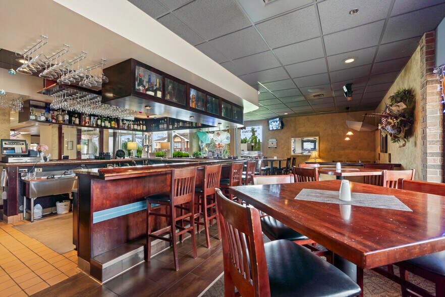 More Photos Of 824 Paul Bunyan, Bemidji Restaurant For Sale