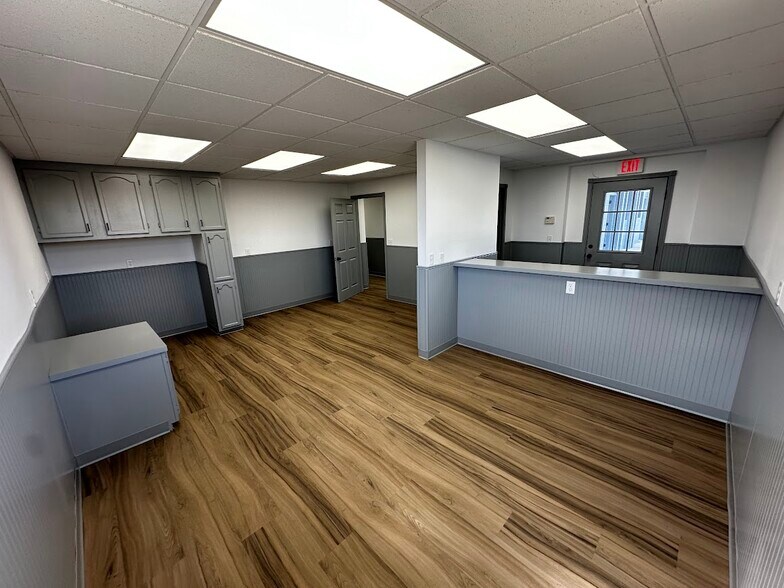 More Photos Of 2852 N Biagio, Ozark Office For Lease