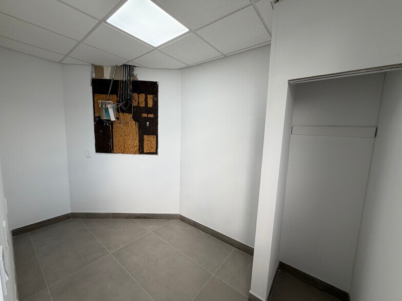 More Photos Of 5170 N Federal Hwy, Fort Lauderdale Storefront Retail Office For Lease