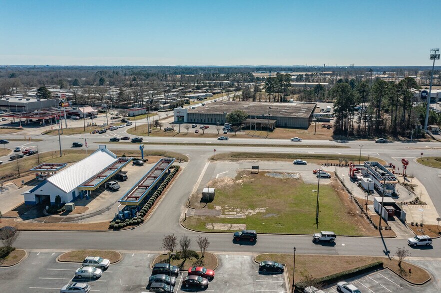 More Photos Of 5550 McFarland Blvd, Northport General Retail For Lease