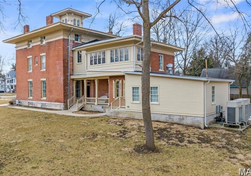 More Photos Of 876 W State St, Jacksonville Hospitality For Sale