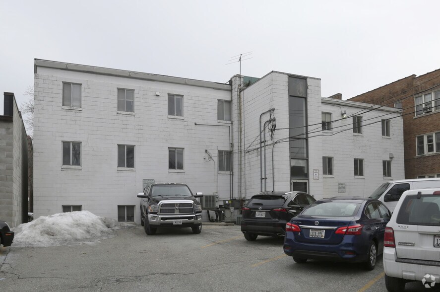 More Photos Of 4465 N Oakland Ave, Milwaukee Office For Lease