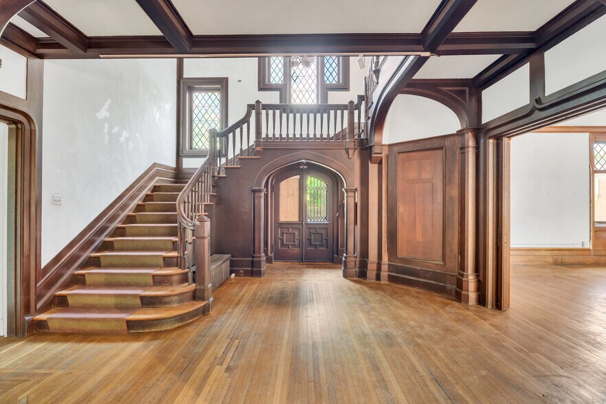 More Photos Of 51 Trumbull St, New Haven Office For Sale