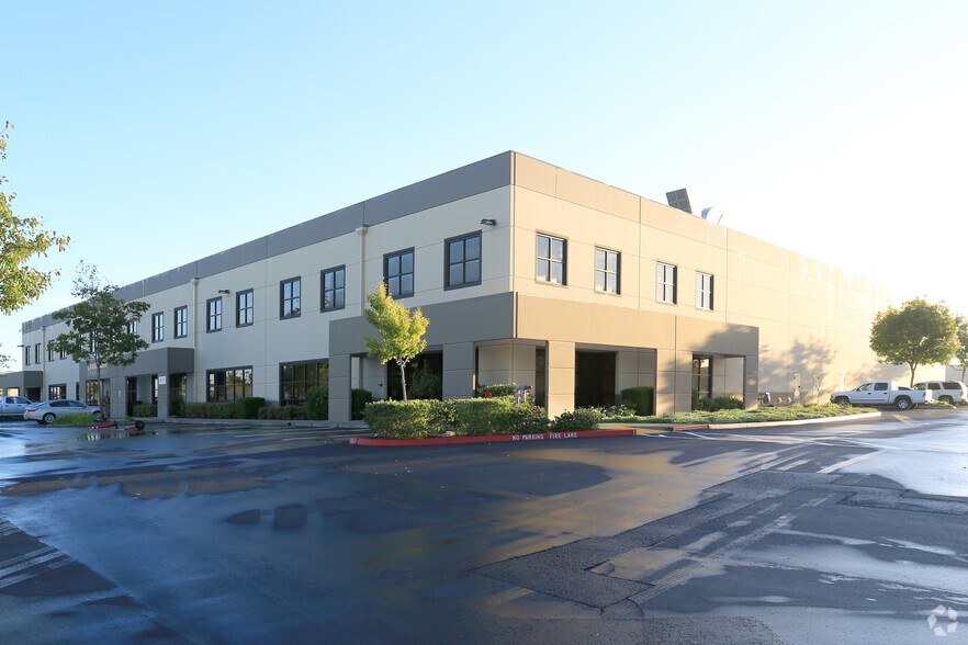More Photos Of 2051 Cessna Dr, Vacaville Warehouse For Lease