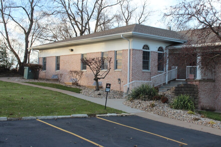 More Photos Of 2705 Happy Joe Dr, Bettendorf Office For Sale