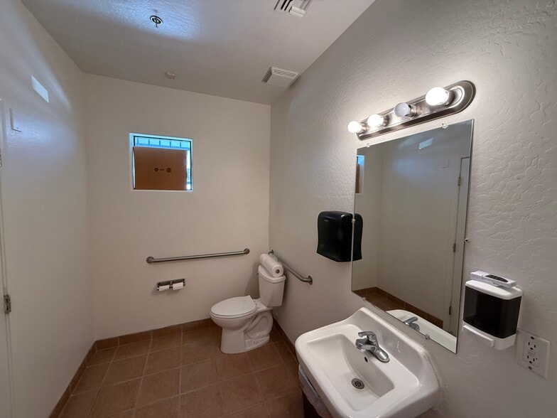 More Photos Of 512 W 2nd Ave, Mesa Warehouse For Sale