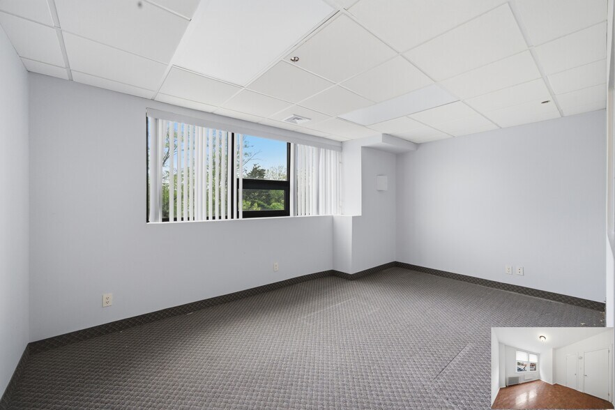 More Photos Of 66-00 66-00 Borden Ave, Maspeth Office For Lease