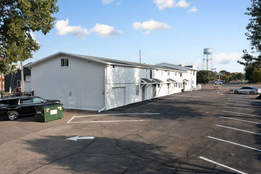 More Photos Of 4740 N 42nd Ave, Golden Valley Freestanding For Lease