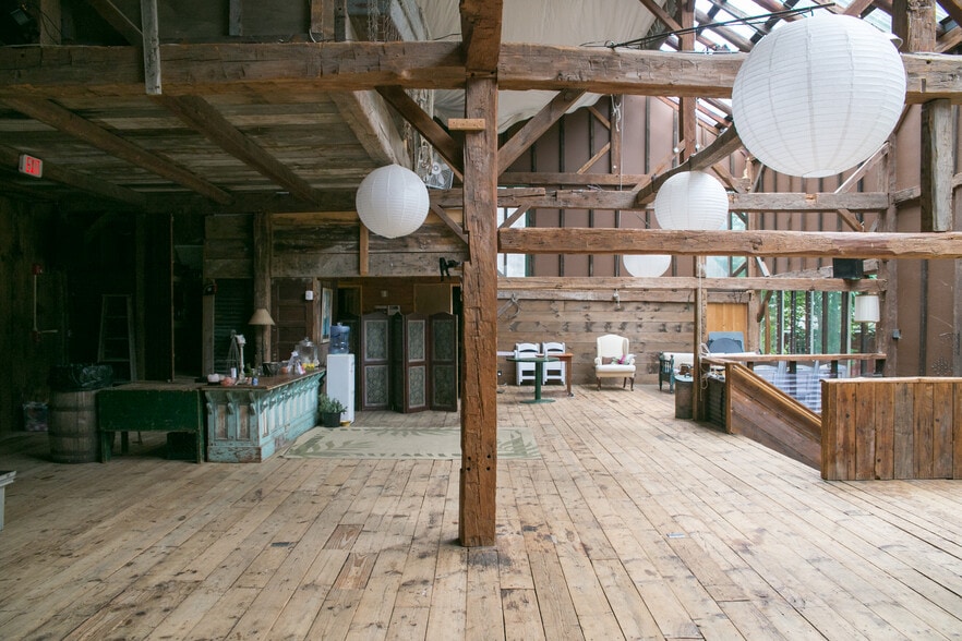 More Photos Of 864 S Undermountain Rd, Sheffield Hotel For Sale