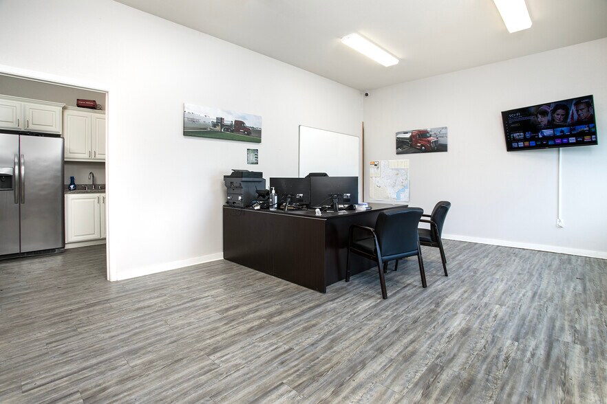 More Photos Of 9854 US Highway 271, Tyler Warehouse For Sale