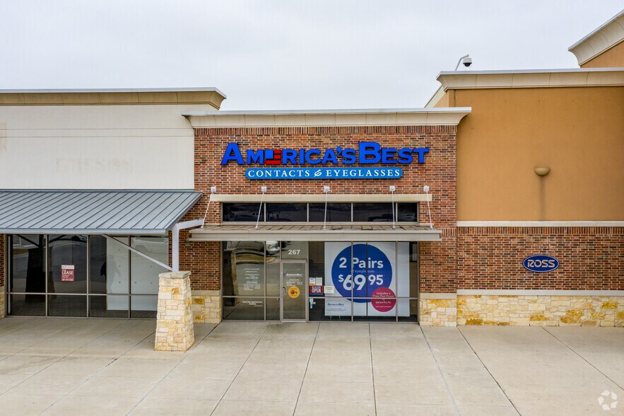 More Photos Of 161 Creekside Way, New Braunfels Unknown For Lease