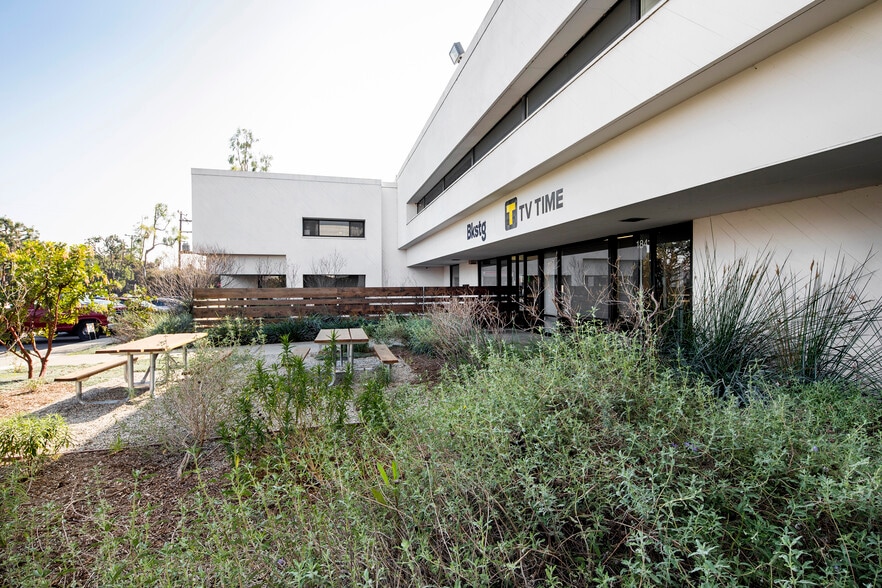 More Photos Of 1811-1855 Centinela Ave, Santa Monica Unknown For Lease