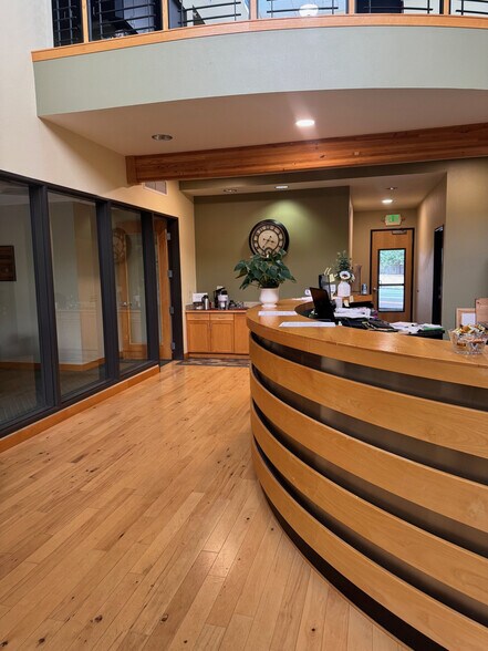 More Photos Of 2895 Beavercreek Rd, Oregon City Office For Sale
