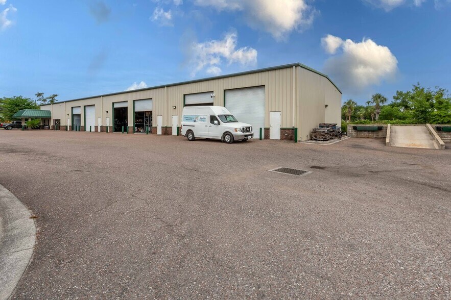 More Photos Of 3001 Faye Rd, Jacksonville Warehouse For Lease