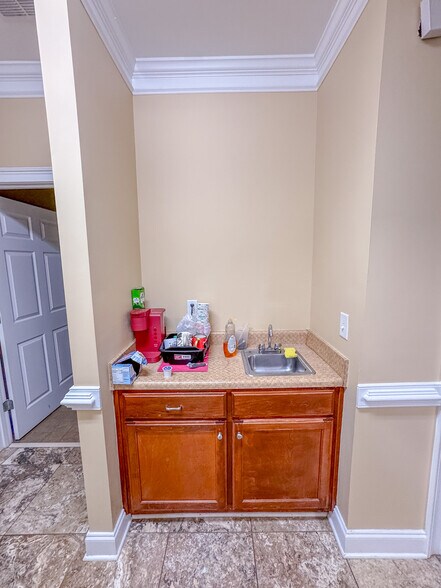 More Photos Of 1040 Indian Trail Lilburn Rd, Lilburn Office For Lease