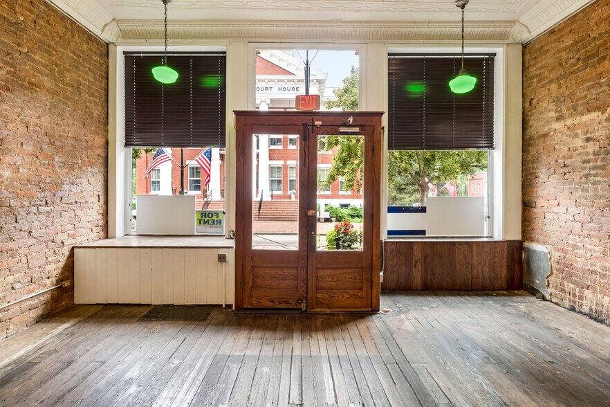 More Photos Of 107 E Main St, Jonesborough Storefront For Sale